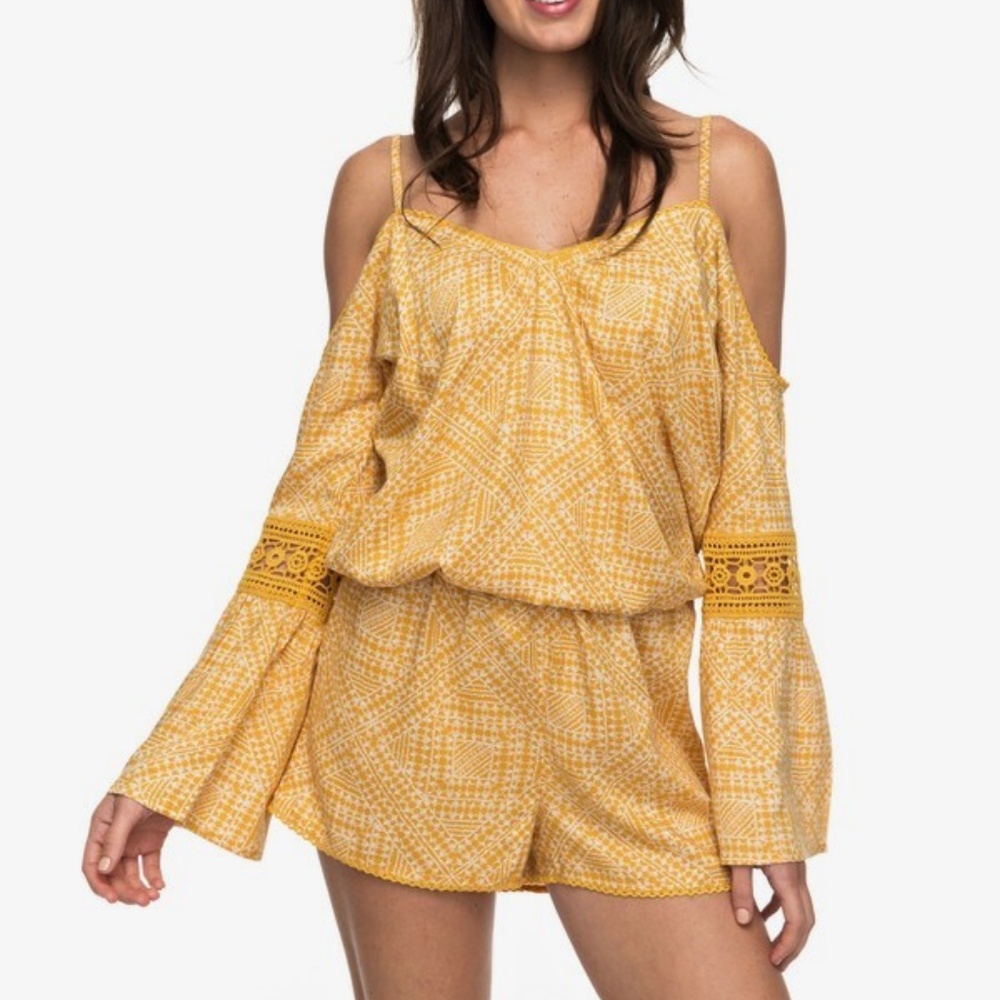 NWT✴️Roxy Island Joy Romper. Yellow/cream pattern.   Small